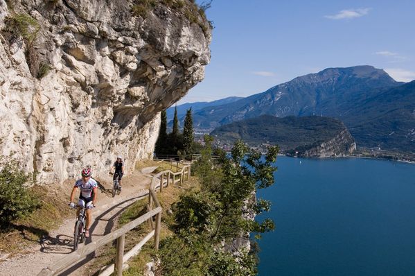 Camperstop Torbole Nago Torbole Campingplatz Trentino S Dtirol Trento